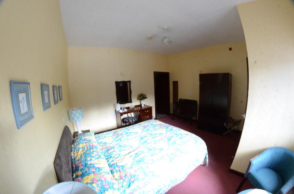 Achilty Guest House Contin Habitación foto
